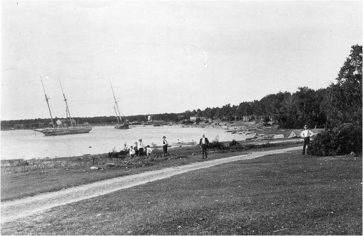 11large_schooners_on_sand_harbor