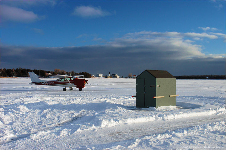 2buddies-plane-on-the-harbor-03-2