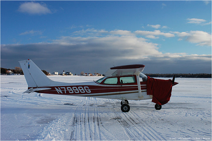 2buddies-plane-on-the-harbor-03