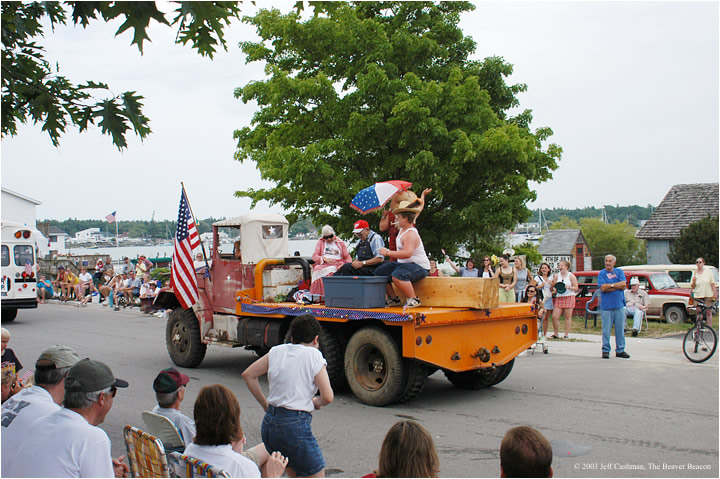 2Beaver_Beacon_Beaver_Island_4th_of_July_2003_JC_5765