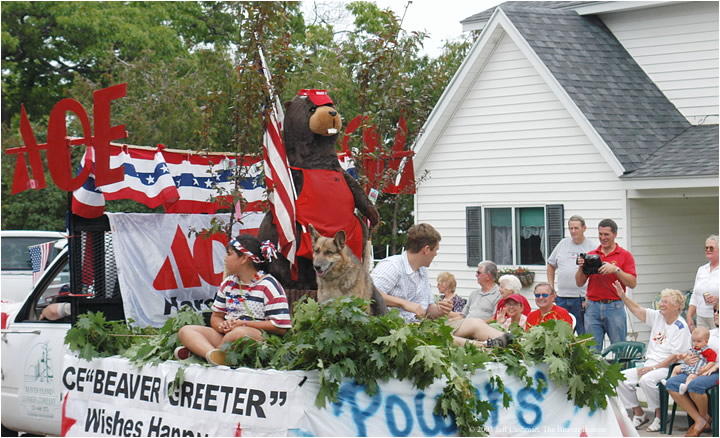 2Beaver_Beacon_Beaver_Island_4th_of_July_2003_JC_5799