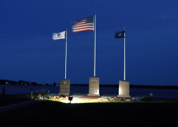 Veterans_Park_at_night